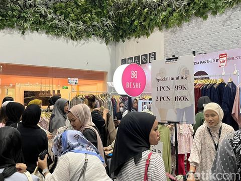 Acara bazar hijab dan busana muslim Glamlocal di AEON Tanjung Barat. Mulai dari (27/3/2024) hingga (7/4/2024)