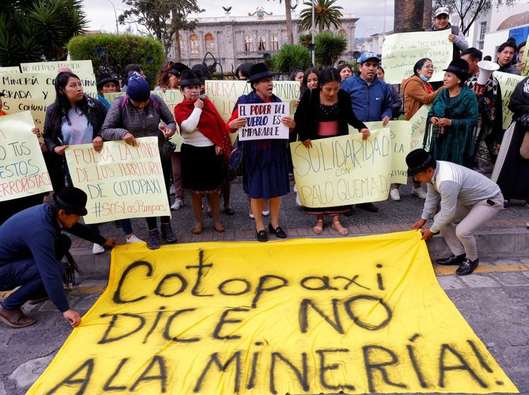Aksi Masyarakat Adat Ekuador Protes Tambang Perusak Lingkungan