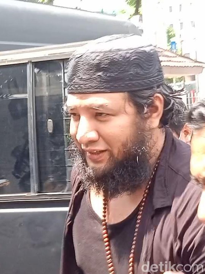 Ammar Zoni dan Ibra Azhari Ammar Zoni dan Ibra Azhari saat diserahkan ke Kejari Jakbar