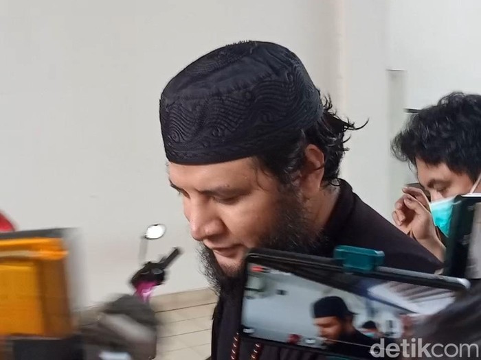 Ammar Zoni dan Ibra Azhari Ammar Zoni dan Ibra Azhari saat diserahkan ke Kejari Jakbar