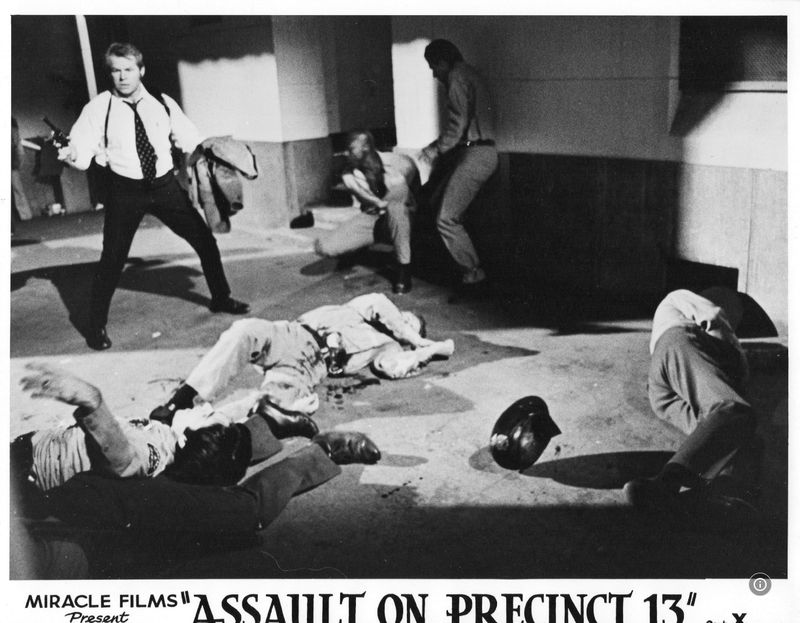 Cuplikan adegan dalam film Assault on Precinct 13.