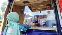 Uang tersebut disiapkan untuk penukaran uang baru dan penarikan tunai di ATM dan kantor cabang.  