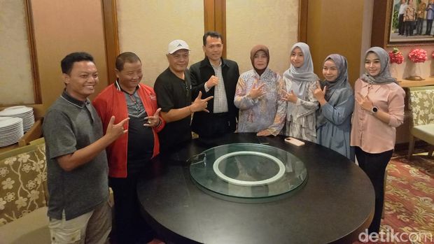Caleg PDIP dari Sukoharjo, Karanganyar, dan Klaten, saat konferensi pers di Diamond Restaurant Solo, Kamis (28/3/2024).