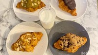 Crookie yang ditawarkan di Bakerzin ini dibanderol seharga Rp 43.000. Ada 4 varian yang tersedia, mulai dari Choco Chips, Double Choco, Matcha dan Orange Choco Almond. Foto: detikcom/Riska Fitria
