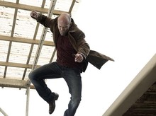 Loncatan Indah Jason Statham dari Kolam ke Kamera