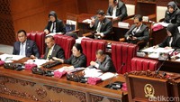 Rapat paripurna dipimpin oleh Ketua DPR Puan Maharani.