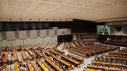 DPR RI menggelar Rapat Paripurna Masa Persidangan IV Tahun Sidang 2023-2024. DPR mengesahkan RUU Desa dan RUU DKJ menjadi UU.