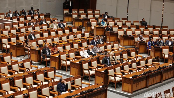 DPR RI menggelar Rapat Paripurna Masa Persidangan IV Tahun Sidang 2023-2024. DPR mengesahkan RUU Desa dan RUU DKJ menjadi UU.
