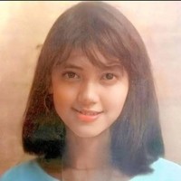 Bella Saphira memulai kariernya di industri hiburan Tanah Air sejak 1980-an. Ini wajah sang aktris saat masih remaja. Penampilannya itu pun terlihat manis dan kalem.  Foto: Instagram