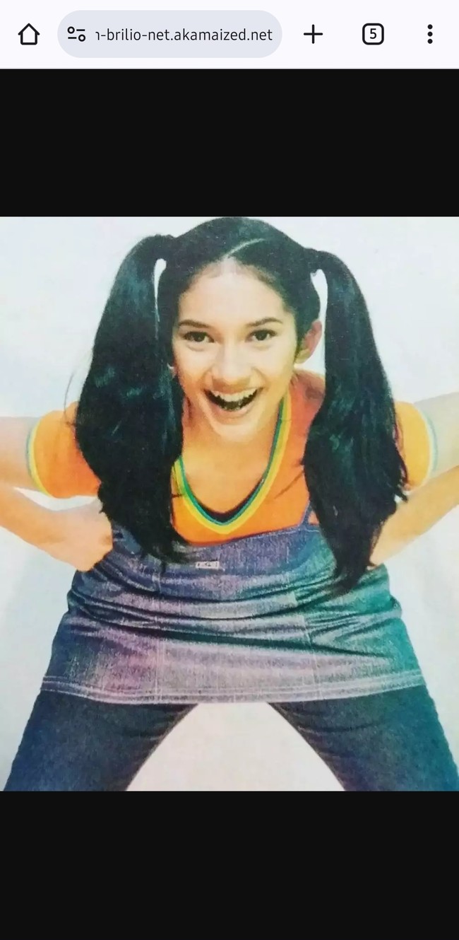 Istri aktor Teuku Ryan, Vira Yuniar sudah mencuri atensi sejak membintangi banyak judul sinetron saat usianya masih remaja. Meski sudah dikaruniai dua anak, artis kelahiran 1981 ini masih cantik dan tetap eksis di televisi. Foto: Instagram