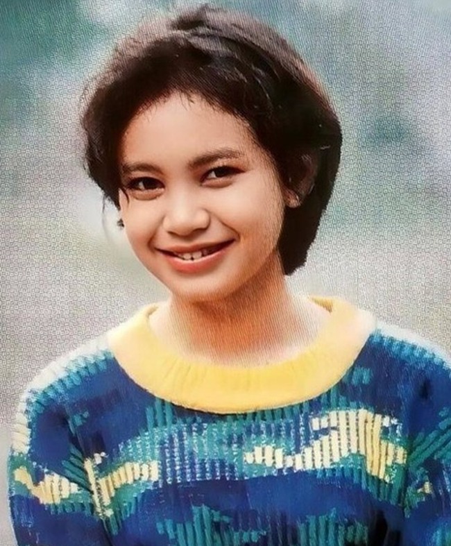 Rossa yang dulu hingga kini wajahnya tak pernah berubah. Ini penampilan pelantun Tak Akan Berpaling Dari-Mu saat masih remaja dengan rambut pendek dan senyum yang manis. Foto: Instagram