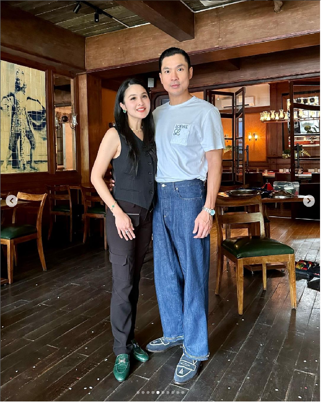 Harvey Moeis terlihat mengenakan t-shirt dari brand Loewe saat berpose mesra dengan Sandra Dewi. Kaus tersebut pada situs belanja dijual seharga Rp 8 jutaan. Foto: Dok. Instagram sandradewi88