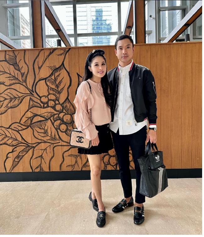 Dalam kesehariannya saat tidak bekerja, Harvey terlihat selalu tampil stylish dengan busana merek high end mulai dari Ralph Lauren, Thom Browne, Loewe hingga Dior. Foto: Dok. Instagram sandradewi88