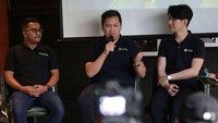 Business Development Couriers SEA & SA Harris Rilandi, Business Development Representative Andersson Watulingas, dan PR Manager inDrive Indonesia Wahyu Ramadhan menggelar jumpa pers di Jakarta, Rabu (27/3/2924).