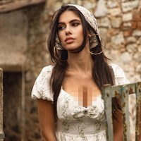 Wanita 29 tahun tersebut memang tampak sempurna dengan bentuk wajah dan tubuhnya juga postingannya di Instagram. Dikatakan jika Ines memang menghabiskan banyak waktu untuk mengatur portfolio online-nya.  Foto: Instagram @inestrocchia