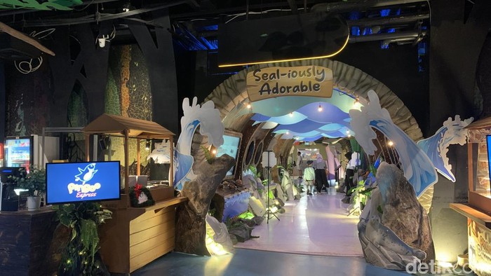 Jakarta Aquarium & Safari di Jakarta menghadirkan anjing laut.
