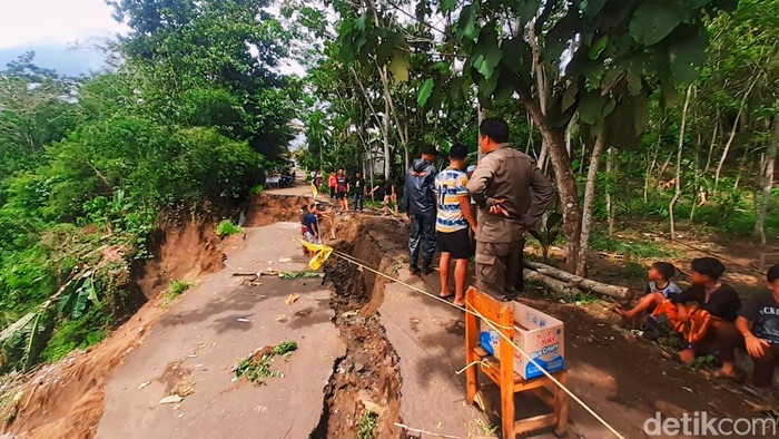 Jalan Penghubung 2 Kecamatan di Sukabumi Amblas, PU Siapkan Alternatif Jelang Lebaran