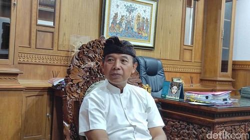 Kadisbud Bali I Gede Arya Sugiartha saat ditemui detikBali di ruang kerjanya, Kamis (28/3/2024). (I Wayan Sui Suadnyana/detikBali)