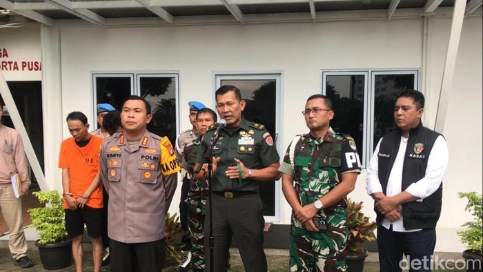 Duduk Perkara 4 Pria Dikeroyok Oknum TNI di Depan Polres Jakpus