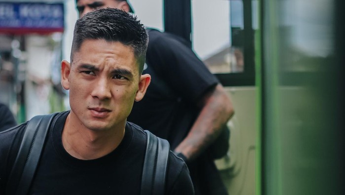 Kapten PSS Sleman, Kim Jeffrey Kurniawan saat keberangkatan jelang lawan Madura United, Rabu (27/3/2024).