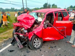 Adu Moncong Avanza Vs Truk Logistik di Madiun, 1 Orang Tewas-5 Luka
