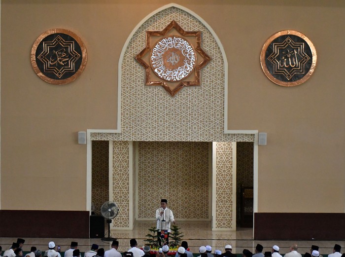 Kemegahan Masjid Agung Kota Bogor yang Baru Diresmikan Menteri Perdagangan Zulkifli Hasan menyampaikan sambutan saat acara peresmian Masjid Agung, Kota Bogor, Jawa Barat, Kamis (28/3/2024). Masjid Agung Kota Bogor yang terintegrasi dengan Alun-Alun Kota Bogor dan memiliki menara setinggi 50 meter tersebut dibangun dengan total anggaran mencapai Rp97 miliar yang berasal dari bantuan Pemerintah Provinsi Jawa Barat dan APBD Kota Bogor. ANTARA FOTO/Arif Firmansyah/aww.