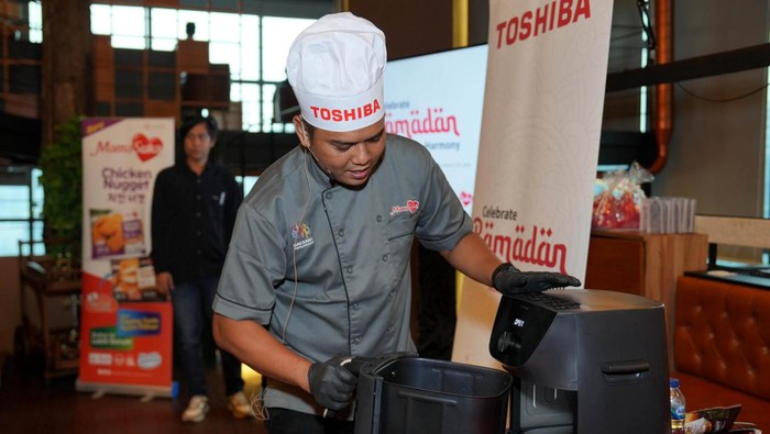 Siapa yang tak menginginkan dapur yang efisien dan menyenangkan? Toshiba, merek elektronik terpercaya di Indonesia, menawarkan solusi praktis untuk memasak dengan produk small cooking appliances-nya.