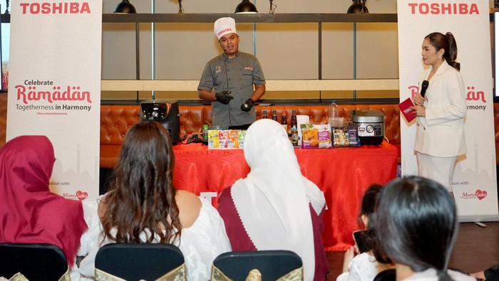 Kemudahan Memasak untuk Menemani Keluarga Indonesia Siapa yang tak menginginkan dapur yang efisien dan menyenangkan? Toshiba, merek elektronik terpercaya di Indonesia, menawarkan solusi praktis untuk memasak dengan produk small cooking appliances-nya.