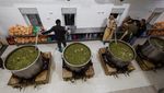 Kesibukan Dapur Umum di Tepi Barat Siapkan Makan Gratis untuk Warga