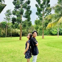 Terbaru di hari ulang tahun Angelina, Kiesha membagikan beberapa potret momen mesra kebersamaan keduanya. Ia juga menuliskan keterangan di unggahannya, “happiest 16th bun.” Foto: Instagram/@kiesha.alvaro