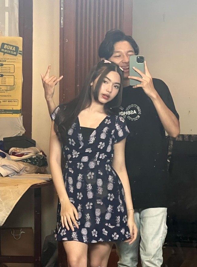 Kiesha Alvaro kini tampaknya sudah kembali memiliki kekasih. Belakangan ia terlihat beberapa kali mengunggah potret kebersamaannya dengan sang kekasih. Kekasih Kiesha itu diketahui juga merupakan seorang aktris bernama Angelina Marianne. Foto: Instagram/@kiesha.alvaro