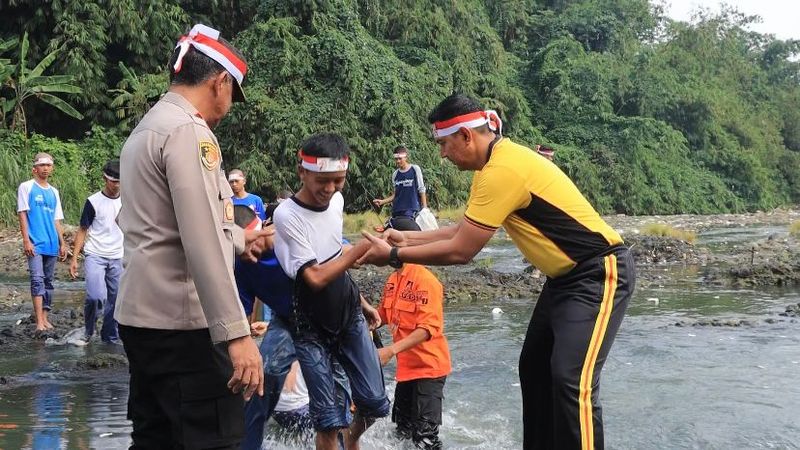 Kombes Bismo Teguh membuat program SKCK Goes to School untuk mengatasi kenakalan remaja di Bogor.
