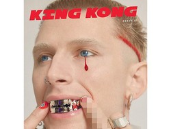 Penampilan Seram Machine Gun Kelly, Bergigi Silet dan Air Mata Darah