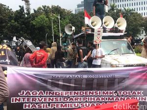 Massa Pro-Kontra Sengketa Pilpres Kembali Berdemo di Patung Kuda