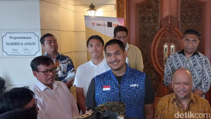 Menpora Dito Ariotedjo di Perpustakaan Habibie dan Ainun