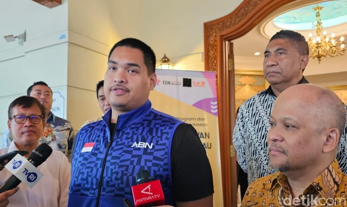 Menpora Dito Ariotedjo di Perpustakaan Habibie dan Ainun