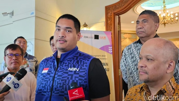 Menpora Dito Ariotedjo di Perpustakaan Habibie dan Ainun