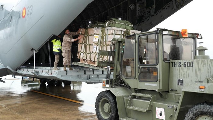 The Spanish Air Force drops humanitarian aid parcels over the Gaza Strip, March 27, 2024. Spanish Foreign Ministry/Handout via REUTERS ATTENTION EDITORS - THIS IMAGE WAS PROVIDED BY A THIRD PARTY.