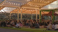 Buka puasa bersama ini menjadi simbol kebersamaan warga Muslim di Ethiopia saat Ramadan.  