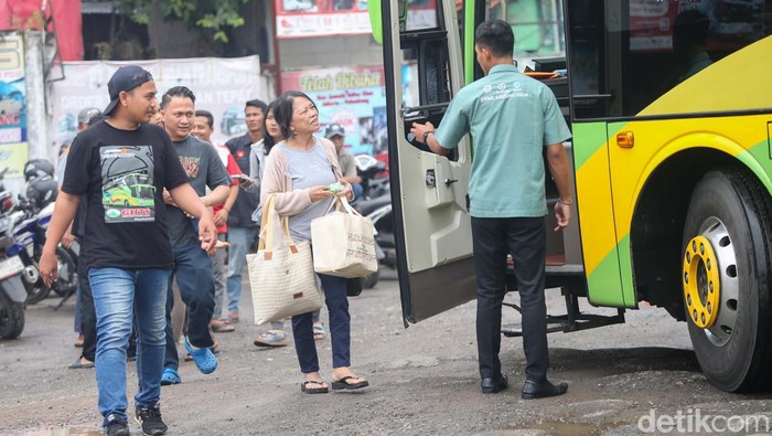 Mudik Lebih Awal di Terminal Pondok Pinang Mulai Terasa Mudik Lebih Awal di Terminal Pondok Pinang Mulai Terasa