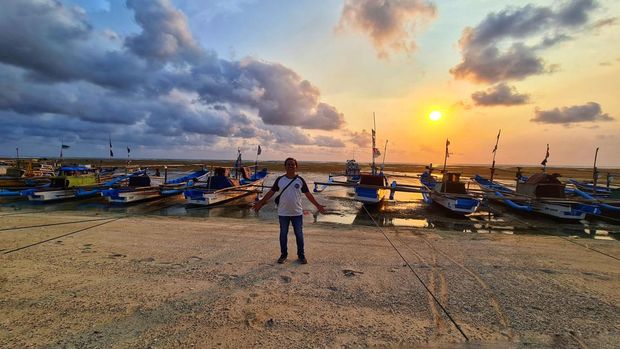 Ngabuburit Sambil Berburu Sunset ke Ujunggenteng Sukabumi Ala Anak Senja