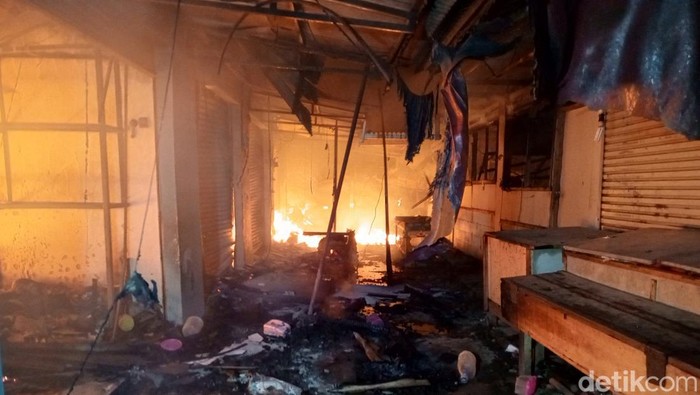 Pasar Cipunagara Subang terbakar