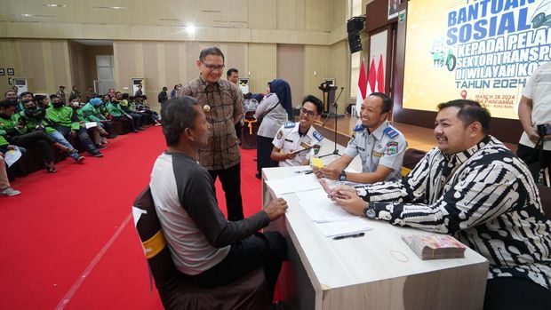 Pemkot memberikan insentif kepada sopir angkutan, ojek online dan ojek pangkalan