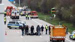Penampakan Bus Terbalik di Jerman yang Tewaskan 5 Penumpang
