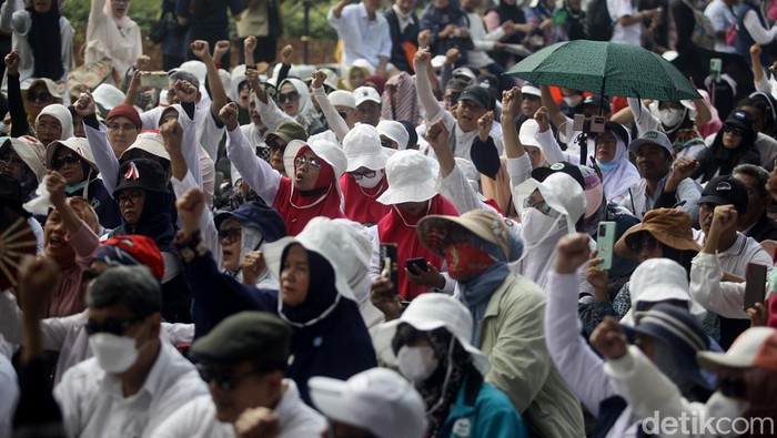 Potret Fachrul Razi-Din Syamsuddin Ikut Demo Sengketa Pilpres di Patung Kuda Sejumlah tokoh dan elemen masyarakat yang tergabung dalam Gerakan Penegak Kedaulatan Rakyat (GPKR) menggelar mimbar bebas di kawasan Patung Kuda, Jl Medan Merdeka Barat, Jakarta, Kamis (28/3/2024).