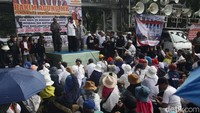 Aksi ini memberikan dukungan untuk hakim konstitusi supaya memproses dan memutus sengketa Pilpres dengan adil, objektif, imparsial dan bertanggung jawab.