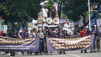 Kelompok massa tergabung dalam Indonesian People Independent (IPI) berunjuk rasa di area Patung Kuda, Jakarta Pusat, Kamis (28/3/2024). 
