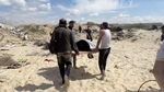 Potret Warga Gaza Bertaruh Nyawa demi Ambil Bantuan di Tengah Laut
