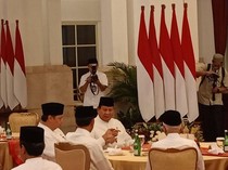 Saat Airlangga Duduk Diapit Jokowi dan Prabowo di Acara Bukber Kabinet