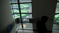 Bus-bus di Seoul dioperasikan dengan sistem semi-publik di mana perusahaan swasta mengelola bus-bus tersebut sementara bus tersebut disubsidi dan diatur secara besar-besaran oleh pemerintah kota Seoul untuk memastikan aksesibilitas layanan. Walikota Seoul Oh Se-hoon memohon kompromi secepatnya. “Bus kota adalah kaki warga; penghidupan dan kehidupan sehari-hari mereka benar-benar bergantung pada bus kota,” katanya.